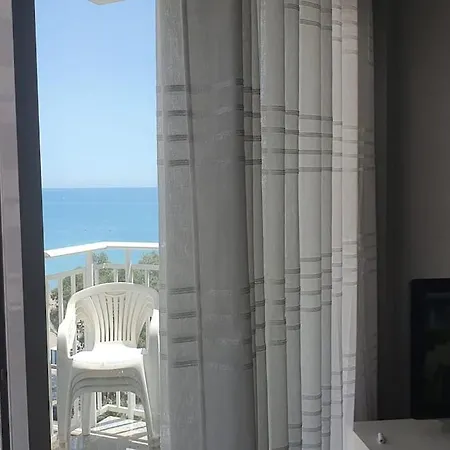 Fully-equipped, Ideal Beach-front *