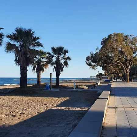 Fully-equipped, Ideal Beach-front Apartment *